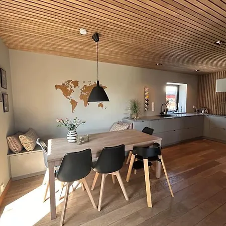 Villa Pa Jeloya Moss