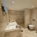 Pa Jeloya Villa Moss